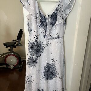 DKNY White and Navy Blue Floral Midi Dress. Size 6, but will fit a size 8
